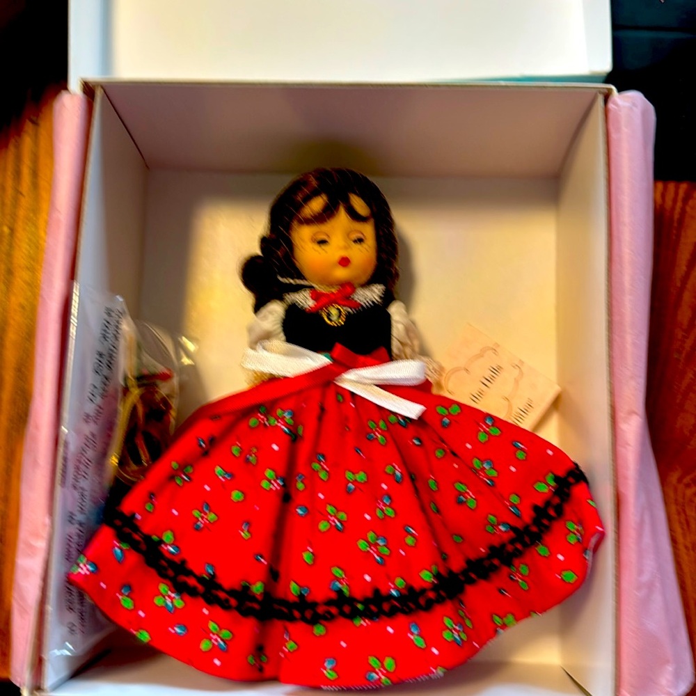 Madame Alexander 'Deck The Halls' 8 In Doll Red Christmas Dress.  2003 NIB